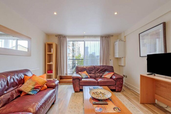 2 Bedroom Flat To Rent In Studley Court, Docklands, London, E14