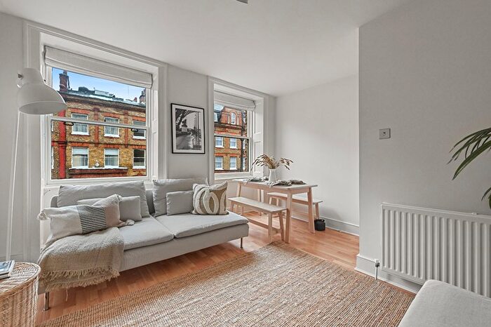 2 Bedroom Flat To Rent In Nottingham Place, Marylebone, London, W1U