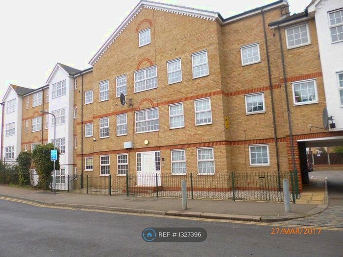 2 Bedroom Flat To Rent In Chase Court Gardens, Southend-On-Sea SS1