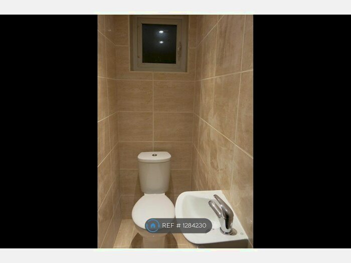 Studio To Rent In Dunholem Road, Edmonton N9