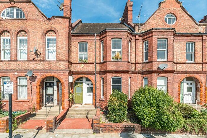 3 Bedroom Maisonette For Sale In Hillside Road, Brixton, SW2