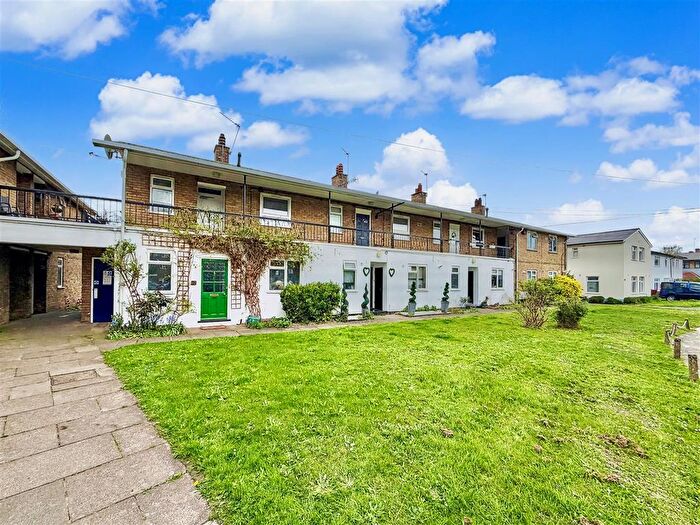 1 Bedroom Flat To Rent In St. Thomas Road, Chiswick, W4