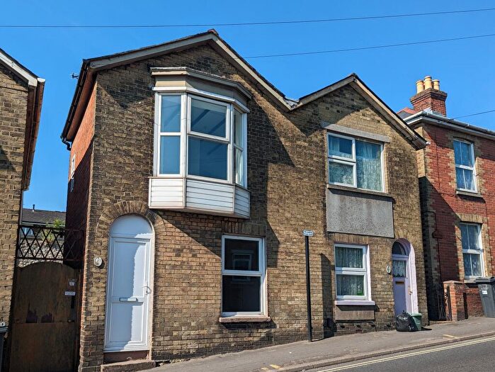 2 Bedroom House To Rent In Green Street, PO33