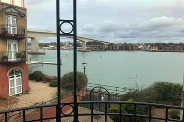 2 Bedroom Flat To Rent In Andes Close, Ocean Village, SO14