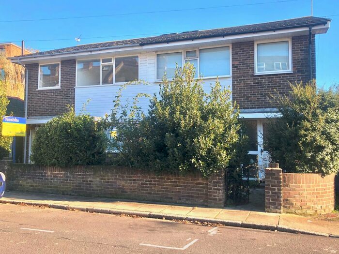 3 Bedroom House To Rent In Woodpath Southsea, PO5