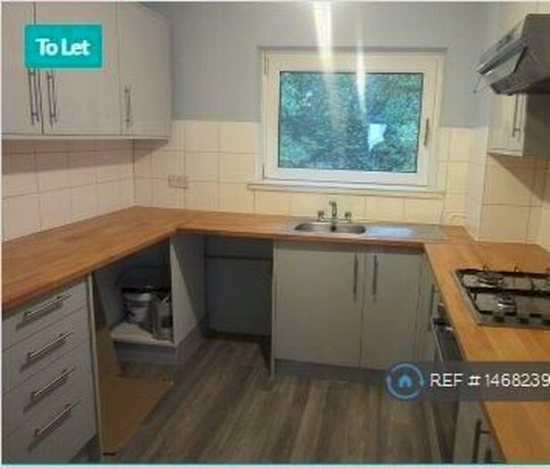 2 Bedroom Flat To Rent In Penlan Crescent, Uplands, Swansea, SA2