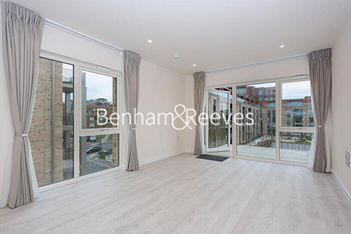 2 Bedroom Apartment To Rent In Fritillary Apartments, Harewood Avenue, NW7