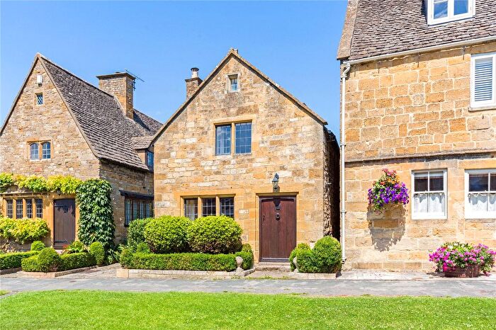 3 Bedroom Detached House For Sale In High Street, Broadway, Worcestershire, WR12
