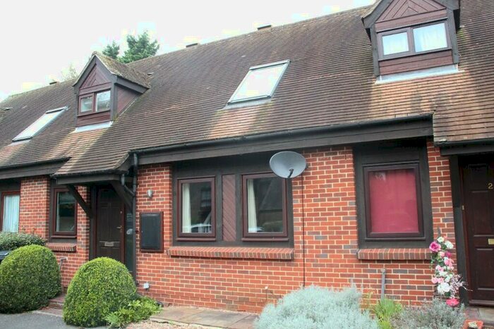 2 Bedroom Mews To Rent In Chapel Court, Hungerford, Berkshire, ., RG17