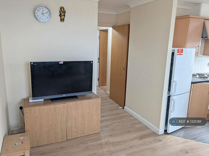 2 Bedroom Flat To Rent In Alencon Link, Basingstoke, RG21
