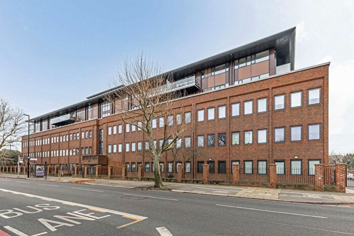 2 Bedroom Flat To Rent In London Road, Isleworth, TW7