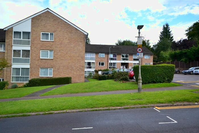 2 Bedroom Flat To Rent In Grenville Court, Blacketts Wood Drive, Chorleywood, WD3