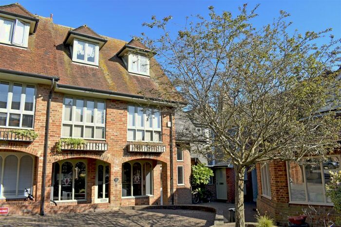 1 Bedroom Apartment To Rent In Roundhouse Court, Lymington, SO41