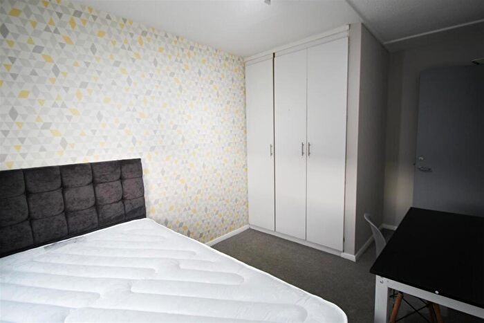 4 Bedroom Apartment To Rent In Westfield Court, Hyde Park, Leeds, LS3