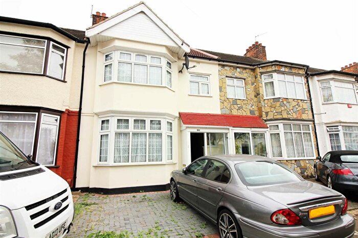 3 Bedroom Terraced House To Rent In Roll Gardens, Ilford, IG2