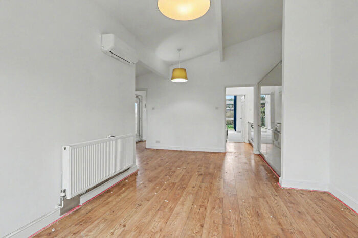 3 Bedroom Semi-Detached Bungalow For Sale In Bessemer Court, Blakelands, Milton Keynes, MK14