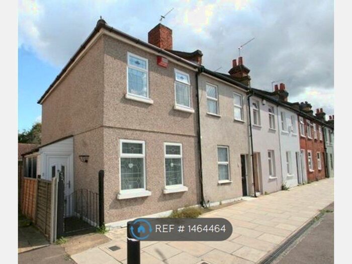 3 Bedroom Semi-Detached House To Rent In Footscray Road, London, SE9