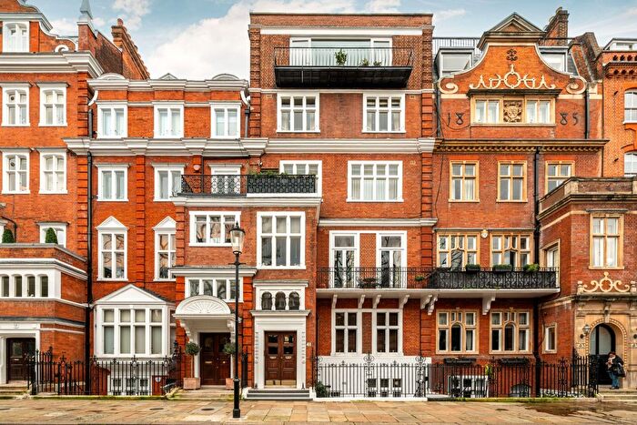 2 Bedroom Flat For Sale In Lennox Gardens, London, SW1X