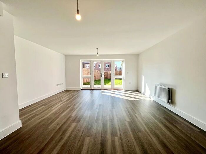 3 Bedroom Semi-Detached House To Rent In Collerne Street, Collerne Street, RM3