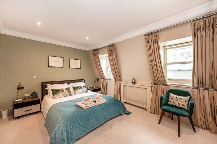 2 Bedroom Flat For Sale In Elizabeth Street, Belgravia, London, SW1W