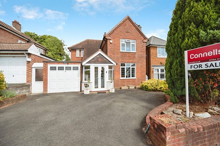 3 Bedroom Detached House For Sale In Elizabeth Grove, Oakham, Dudley, DY2