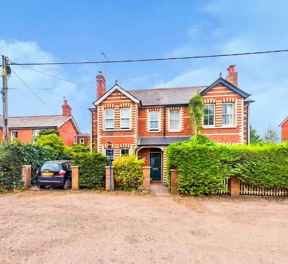 Houses for sale & to rent in RG7 3XA, Stephens Firs, Mortimer Reading