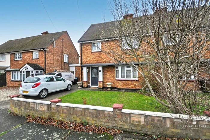 3 Bedroom Semi Detached House For Sale In Borrowdale Road, Benfleet, SS7