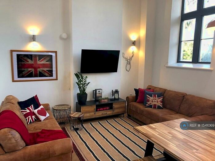 7 Bedroom Semi-Detached House To Rent In Crookesmoor Road, Sheffield, S6