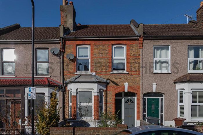 1 Bedroom Flat To Rent In Bakers Avenue, Walthamstow, E17