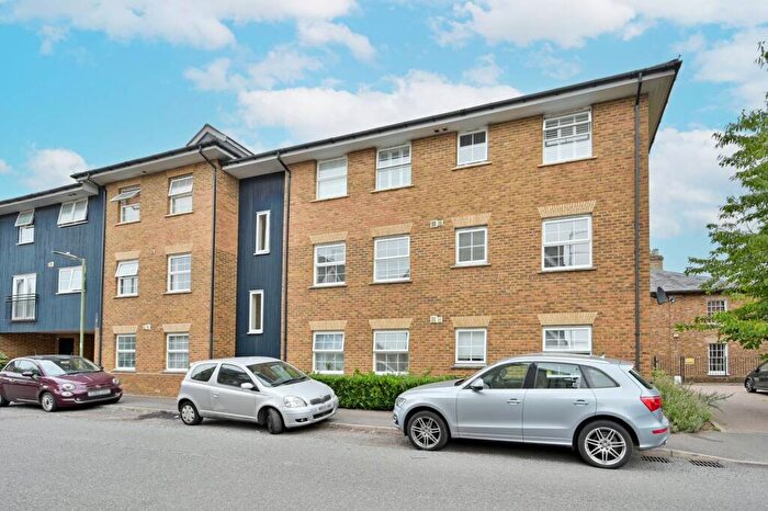 2 Bedroom Flat For Sale In Fourdrinier Way, Hemel Hempstead, HP3
