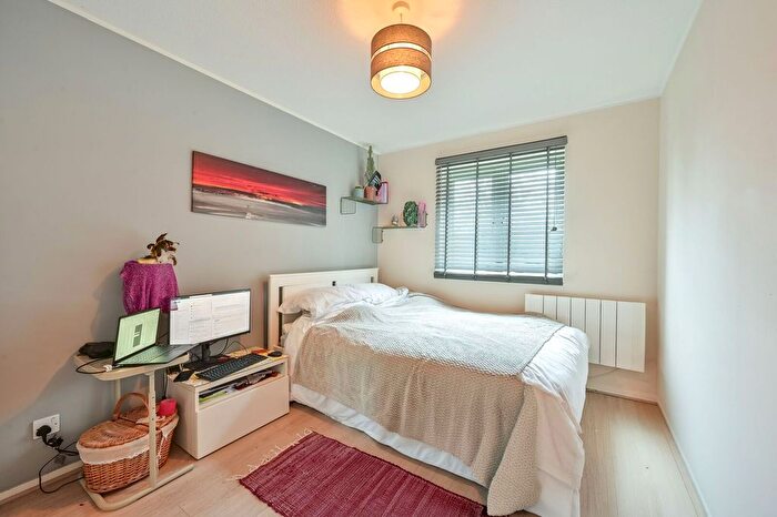 1 Bedroom Flat To Rent In Shelley Way, Colliers Wood, London, SW19