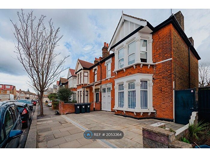 2 Bedroom Flat To Rent In Kimberley Avenue, Ilford, IG2