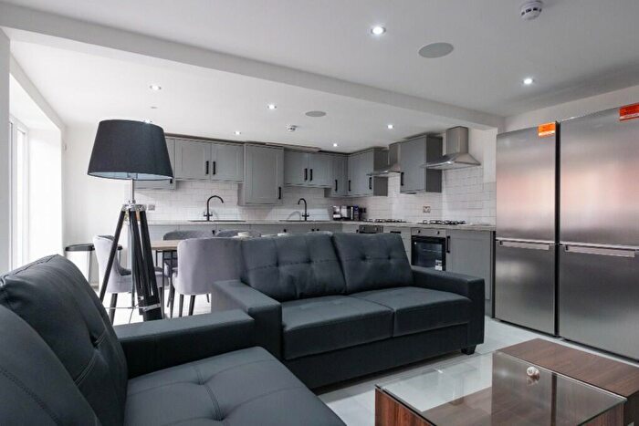8 Bedroom House To Rent In High Street, Lincoln, LN5