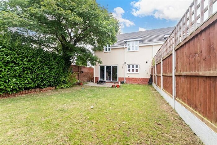 3 Bedroom Semi-Detached House For Sale In London Road, West Kingsdown, Sevenoaks, Kent, TN15