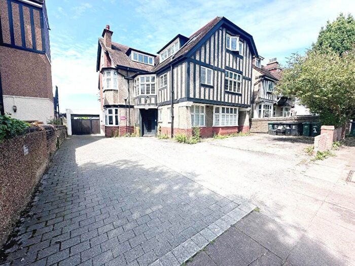 2 Bedroom Flat To Rent In Dyke Road, Hove, East Sussex, BN3