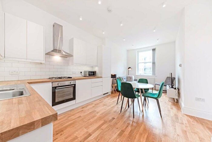 3 Bedroom Flat To Rent In East India Dock Road, London, E14