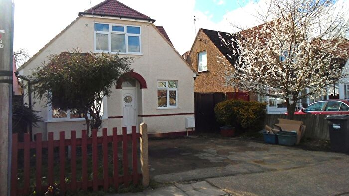 1 Bedroom Detached House To Rent In Hamilton Crescent, Hounslow, TW3