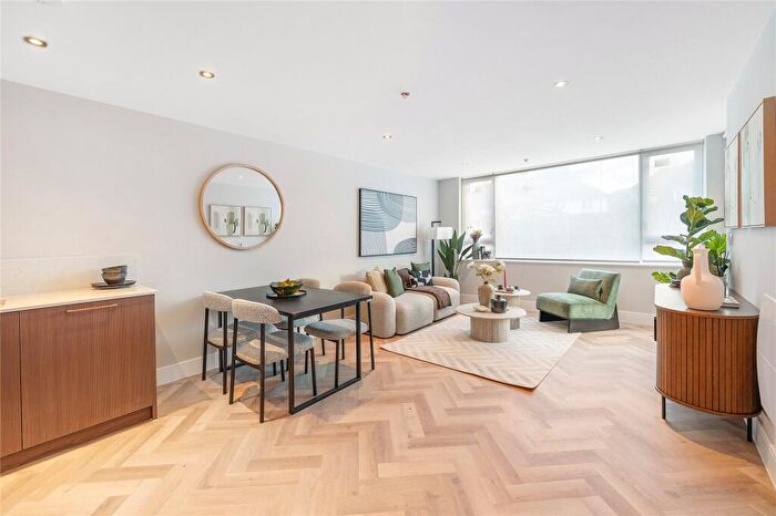 2 Bedroom Flat For Sale In Thornton Road, London, SW12
