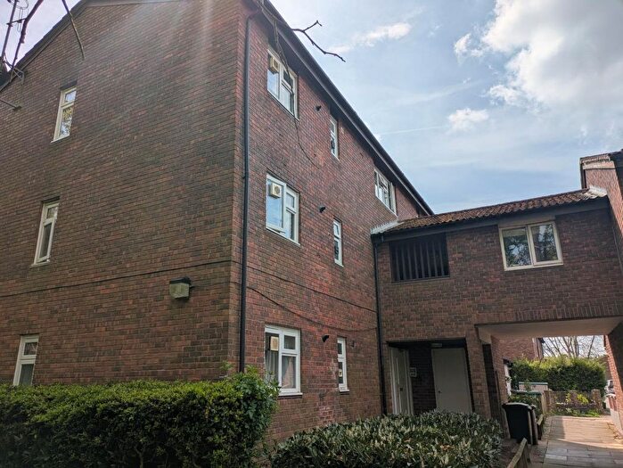 1 Bedroom Flat To Rent In Hawthorn Close, Redhill, RH1