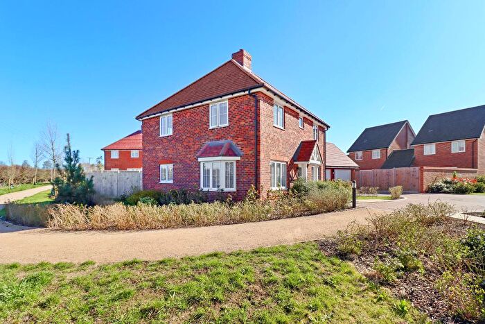 4 Bedroom Detached House For Sale In Alliss Gardens, Sandwich, Kent, CT13