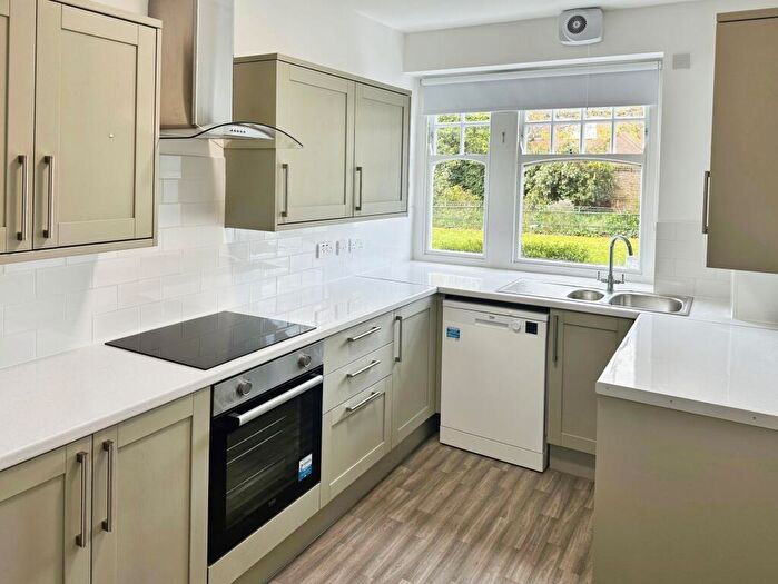 2 Bedroom Flat To Rent In Hainault Court, Woodford New Road, Walthamstow, London, E17