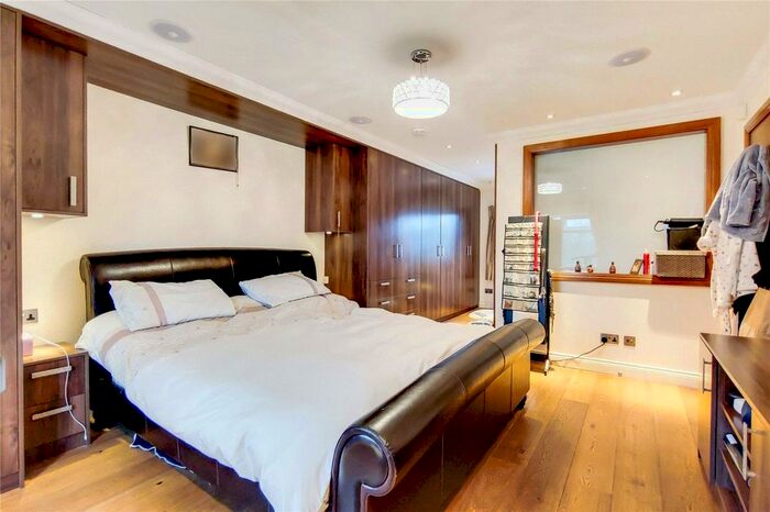 4 Bedroom End Of Terrace House To Rent In The Green, East Acton, London, W3