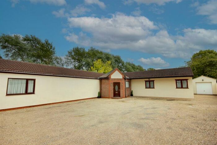 6 Bedroom Detached Bungalow For Sale In North Moor Lane, Cottingham, HU16