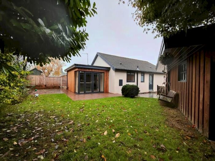 3 Bedroom Bungalow To Rent In Fernlea Close, Crofton, Wakefield, WF4