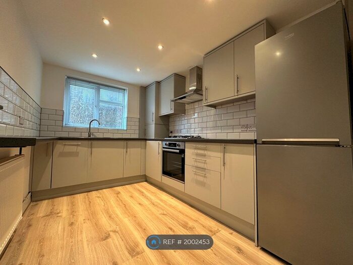 2 Bedroom Flat To Rent In Earlham Grove, London, E7