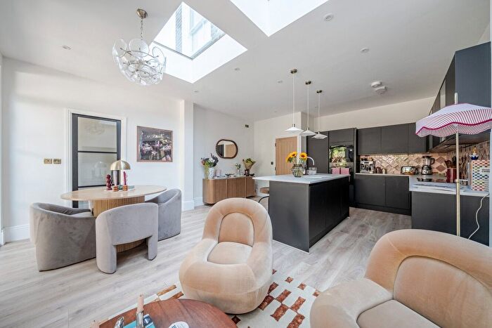 4 Bedroom End Of Terrace House For Sale In Oakhill Place, London, SW15