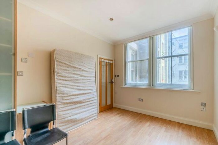 2 Bedroom Flat To Rent In Shaftesbury Avenue, Soho, London, W1D