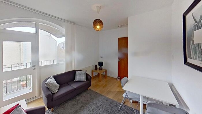 2 Bedroom Flat To Rent In Brown's Close, Edinburgh, EH8