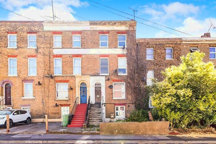 1 Bedroom Flat To Rent In Parrock Street, Gravesend, Kent, DA12