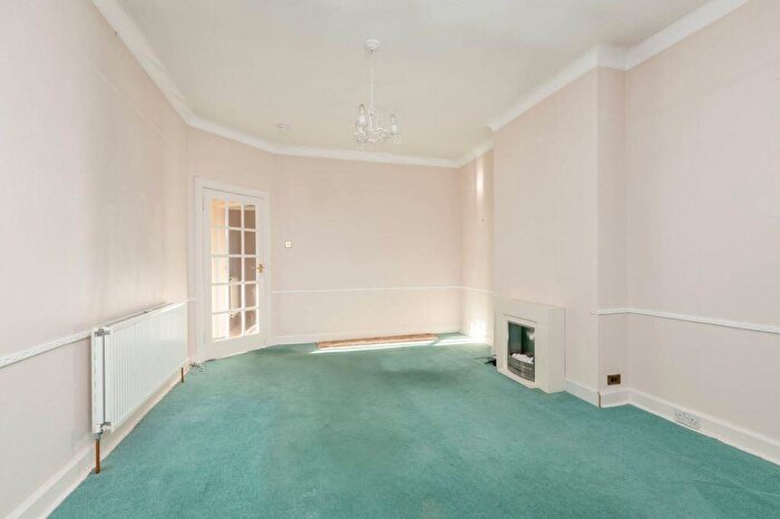 2 Bedroom Flat For Sale In Roseville Gardens, Edinburgh, EH5